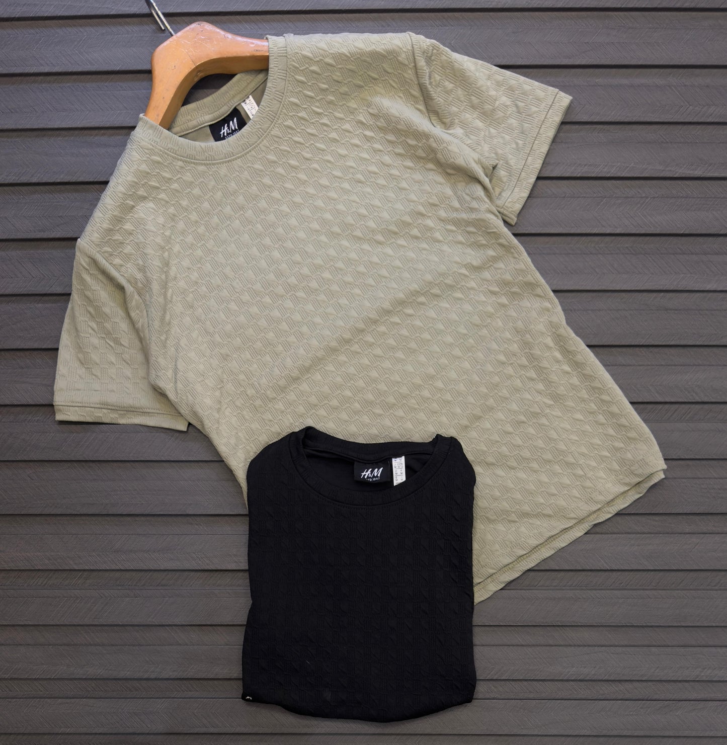 H&M ROUNDNECK T SHIRT