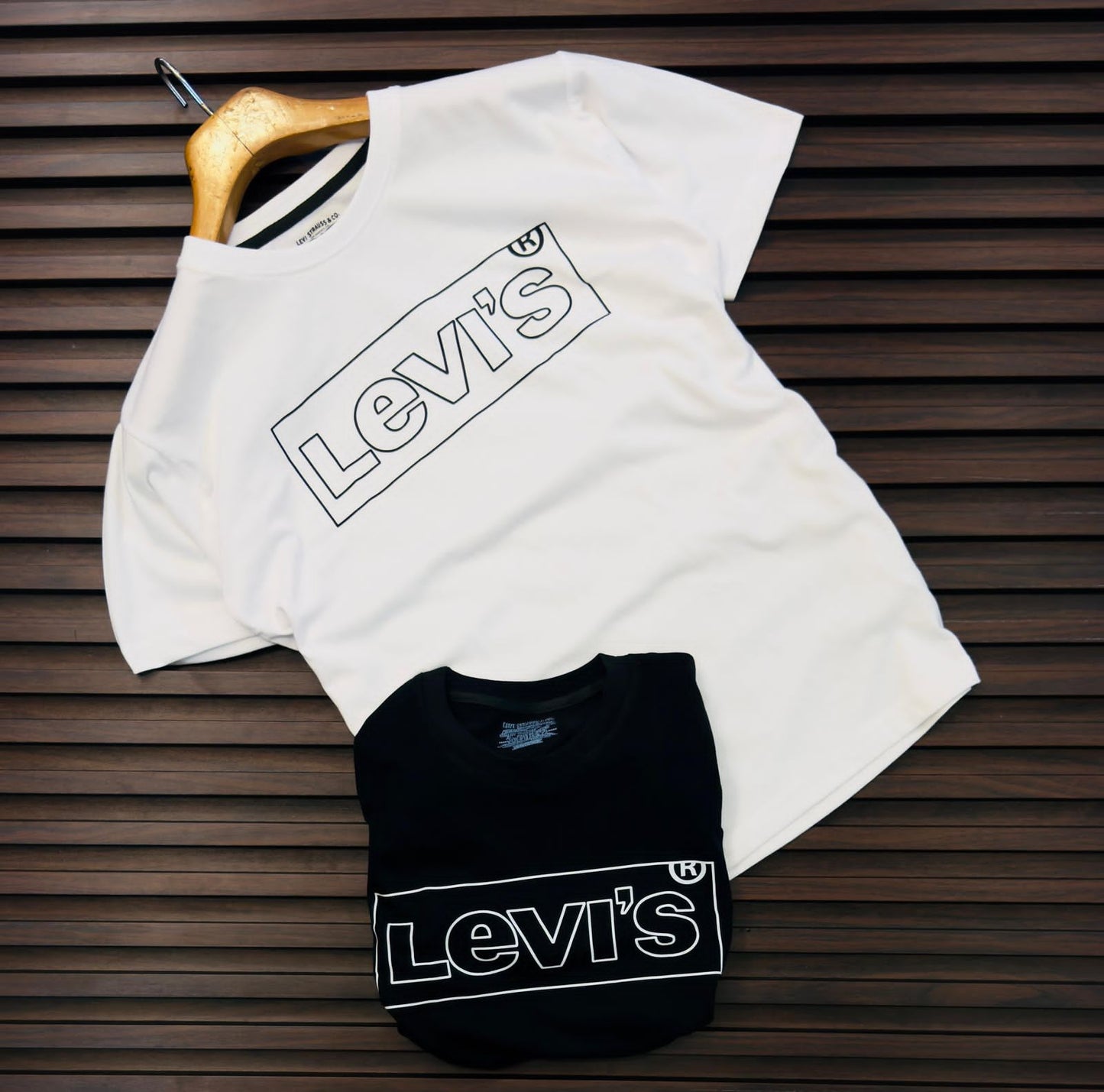 LEVI'S T SHIRT
