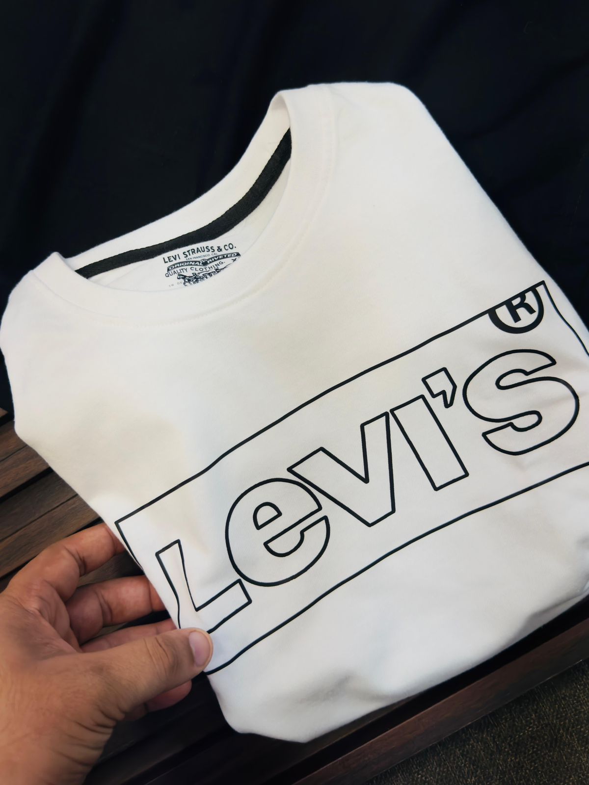 LEVI'S T SHIRT