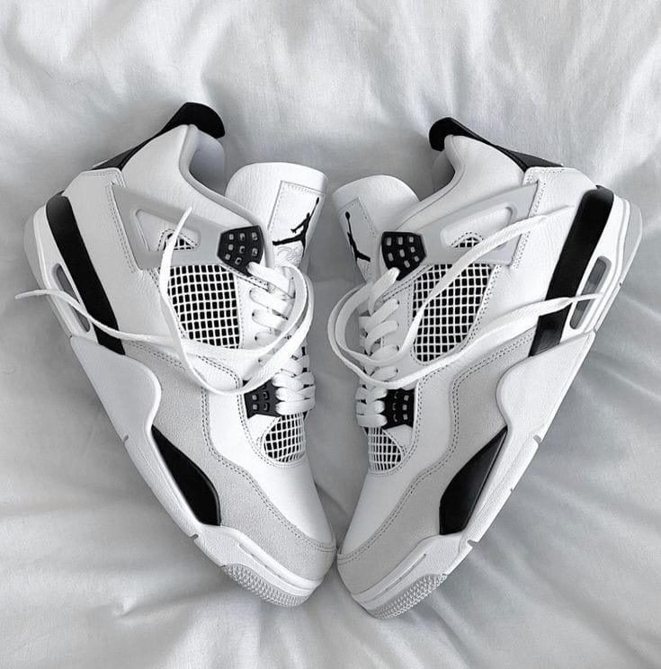 NIKE AIR JORDAN RETRO 4