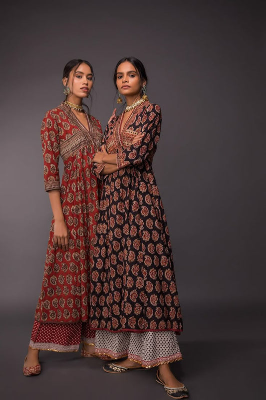 WOMEN'S CLOTHING