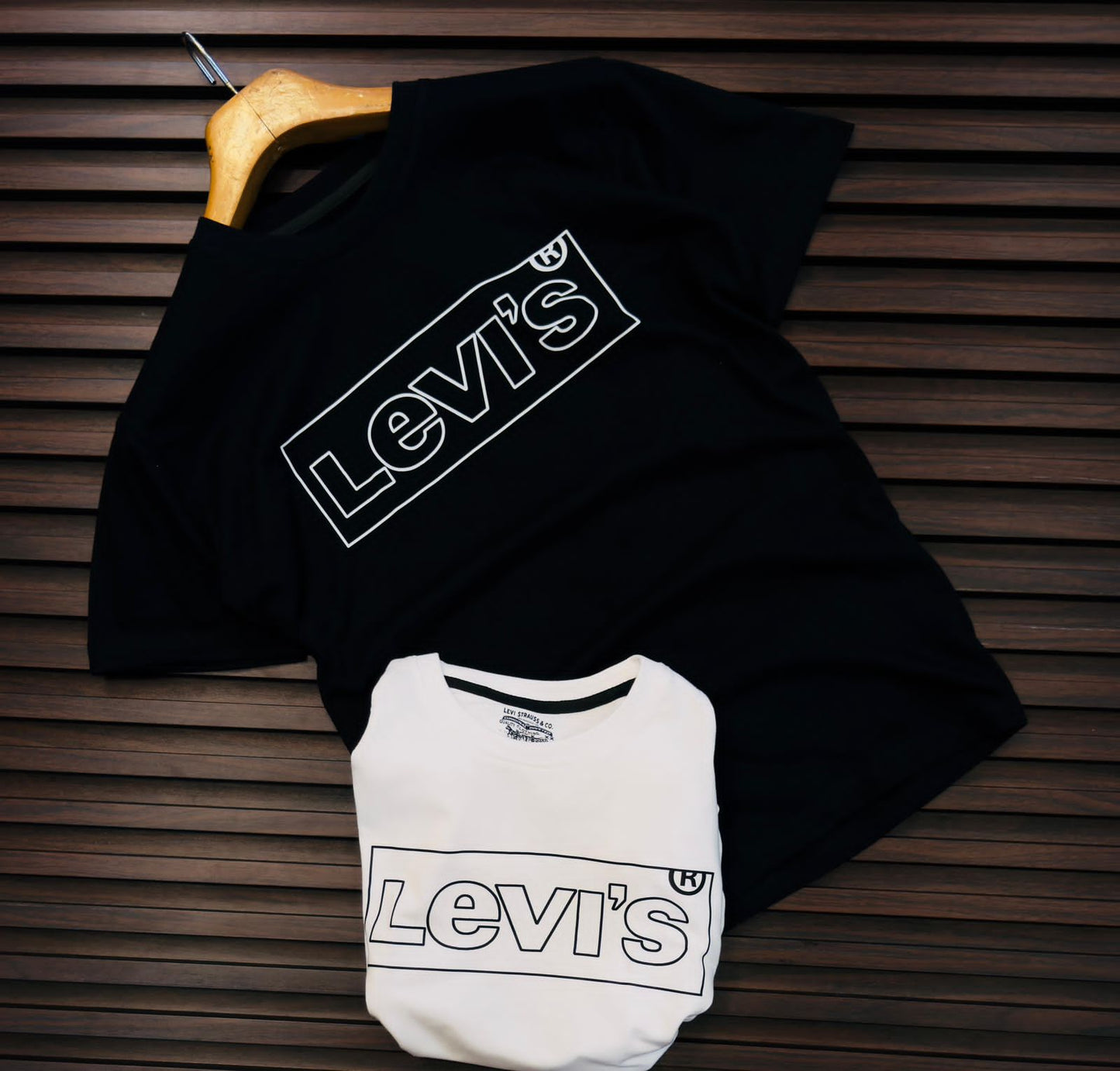 LEVI'S T SHIRT